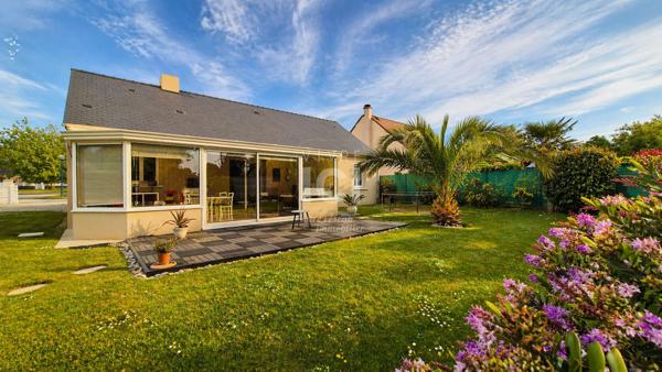 Maison de plain-pied lumineuse avec véranda et jardin sans vis-à-vis
