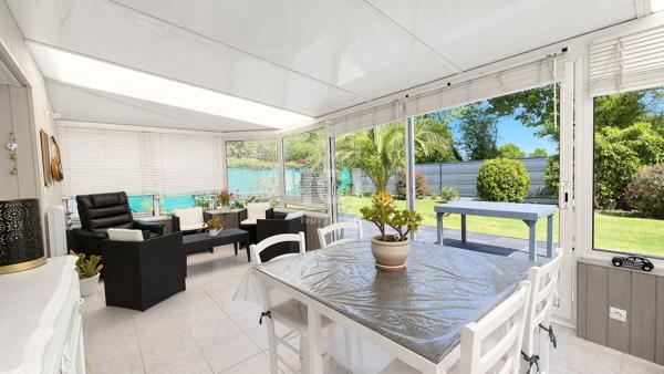 Maison de plain-pied lumineuse avec véranda et jardin sans vis-à-vis