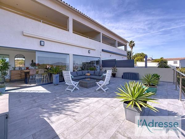 Appartement 3 pièces - 87 m² - Vue mer - Terrasse + Jardin