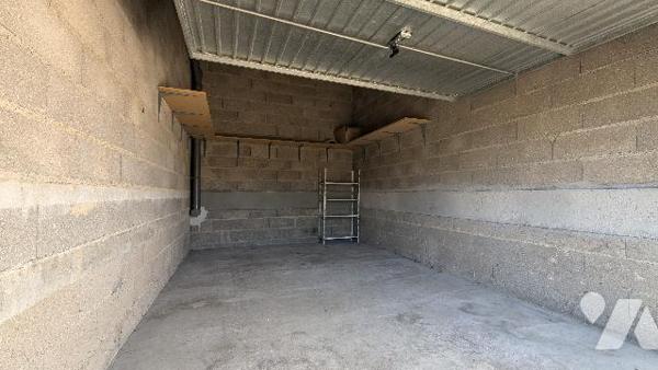 Appartement deux pièces avec balcon, cave, garage indépendant.