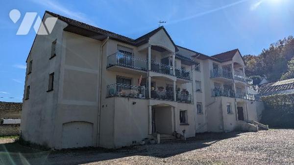 Appartement deux pièces avec balcon, cave, garage indépendant.