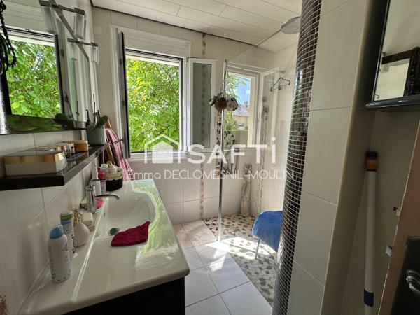 maison beaux volumes avec commerces et ecoles a proximitée