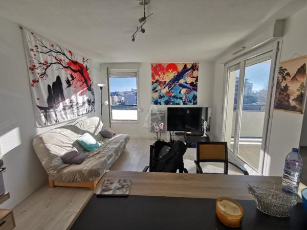 NOUVEAUTÉ ALBERTVILLE – LOCATION MEUBLÉE À L’ANNÉE : balcon,2 places de parking, cave, gardien et piscine