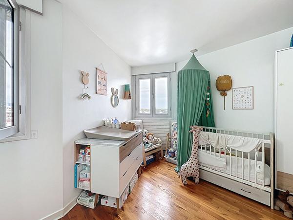 Appartement Suresnes 3 pièce(s) 93 m2