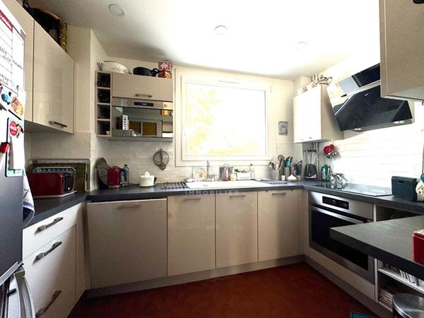 T3 lumineux de 69,5 m² avec balcon, garage, cave ? Vue parc ? Combs-la-Ville