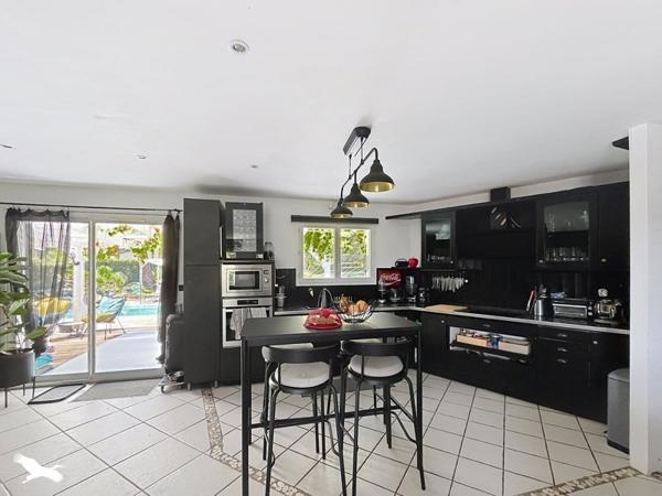 Maison 495 000 € Salles 6 p 130 m² DPE C