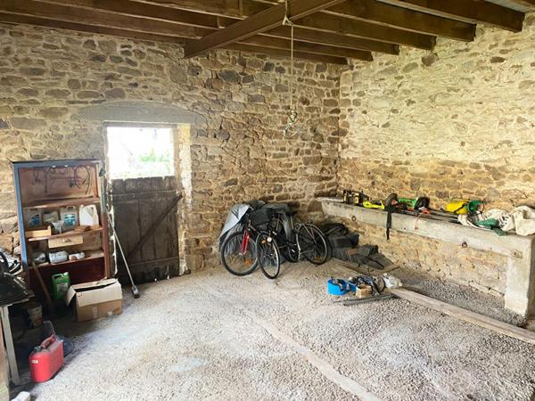 Maison bretonne en pierre à rénover de150 m² avec jardinet, aux portes de Vannes (10 min du Port), quartier Luscanen