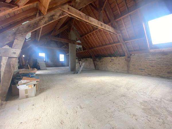 Maison bretonne en pierre à rénover de150 m² avec jardinet, aux portes de Vannes (10 min du Port), quartier Luscanen