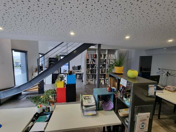 LOCATION BUREAUX 115m2 LA CRECHE PROCHE A83 A10