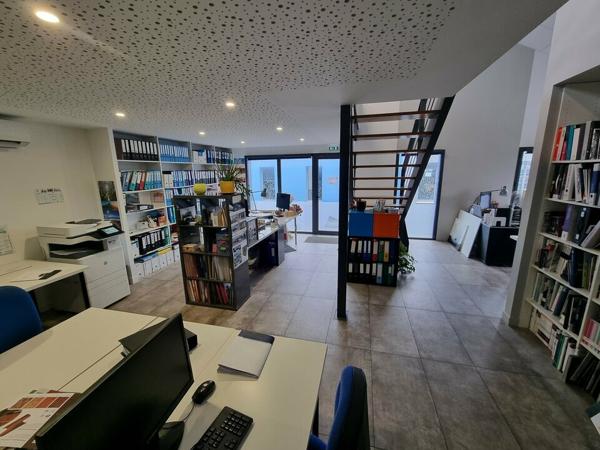 LOCATION BUREAUX 115m2 LA CRECHE PROCHE A83 A10