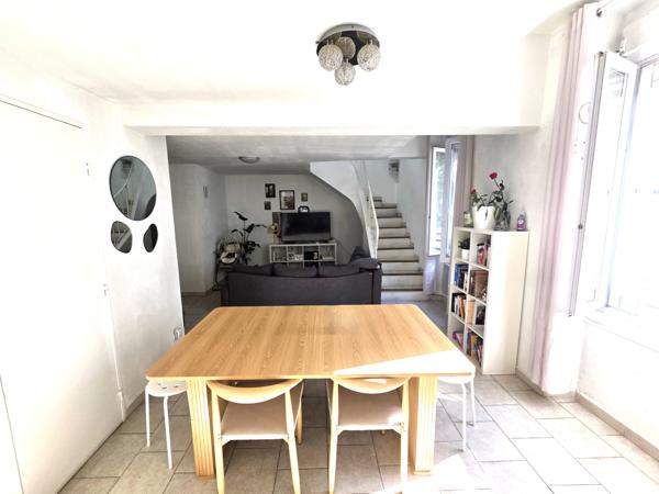 Immeuble
                                                                                                                                                
                                                                                                                                                
                                                                                                                                                
                                                    
                                                                                                                                                                                                                                                                                                                        230  m²                                                                                                                                                                                                         1 etage(s)
