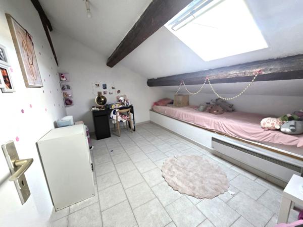 Immeuble
                                                                                                                                                
                                                                                                                                                
                                                                                                                                                
                                                    
                                                                                                                                                                                                                                                                                                                        230  m²                                                                                                                                                                                                         1 etage(s)