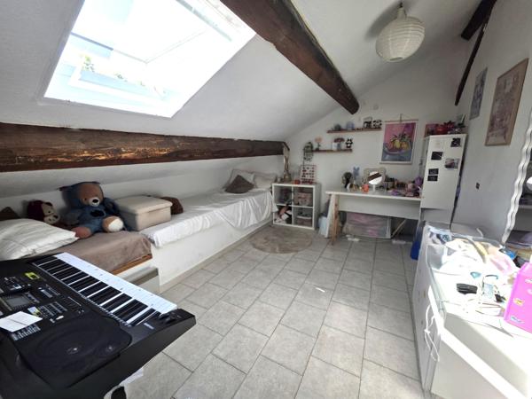 Immeuble
                                                                                                                                                
                                                                                                                                                
                                                                                                                                                
                                                    
                                                                                                                                                                                                                                                                                                                        230  m²                                                                                                                                                                                                         1 etage(s)
