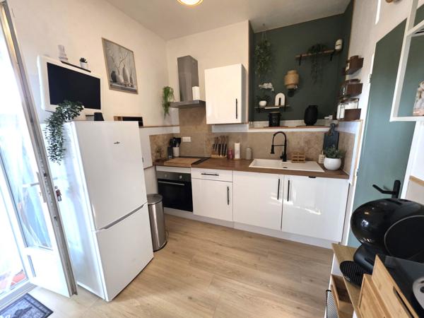 Immeuble
                                                                                                                                                
                                                                                                                                                
                                                                                                                                                
                                                    
                                                                                                                                                                                                                                                                                                                        230  m²                                                                                                                                                                                                         1 etage(s)
