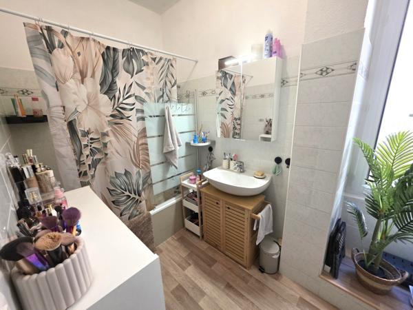 Immeuble
                                                                                                                                                
                                                                                                                                                
                                                                                                                                                
                                                    
                                                                                                                                                                                                                                                                                                                        230  m²                                                                                                                                                                                                         1 etage(s)
