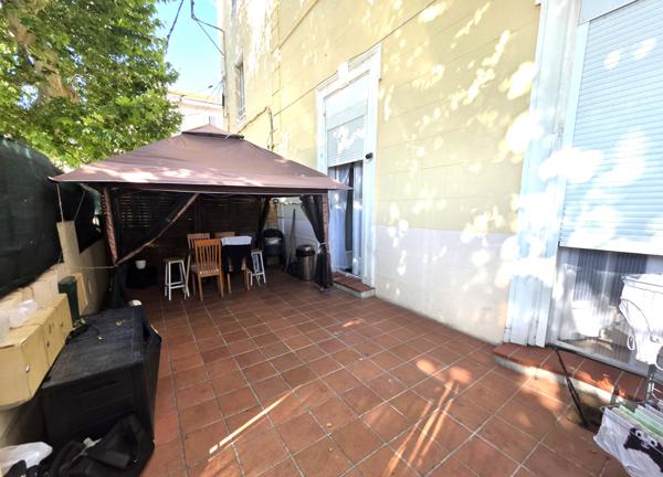 Immeuble
                                                                                                                                                
                                                                                                                                                
                                                                                                                                                
                                                    
                                                                                                                                                                                                                                                                                                                        230  m²                                                                                                                                                                                                         1 etage(s)