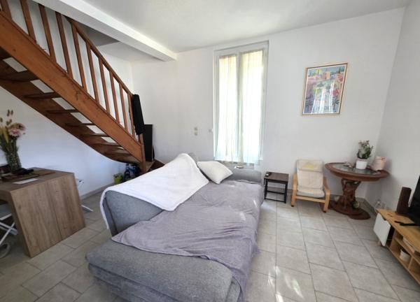 Immeuble
                                                                                                                                                
                                                                                                                                                
                                                                                                                                                
                                                    
                                                                                                                                                                                                                                                                                                                        230  m²                                                                                                                                                                                                         1 etage(s)
