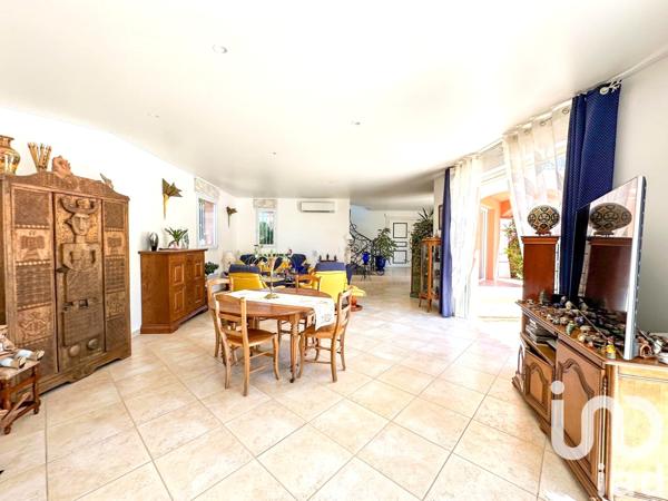 Maison à vendre 5 pièces 203 m² Roquebrune-sur-Argens