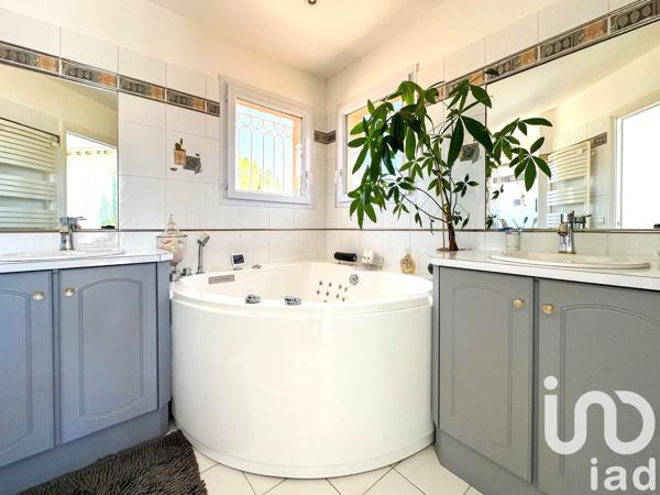 Maison à vendre 5 pièces 203 m² Roquebrune-sur-Argens