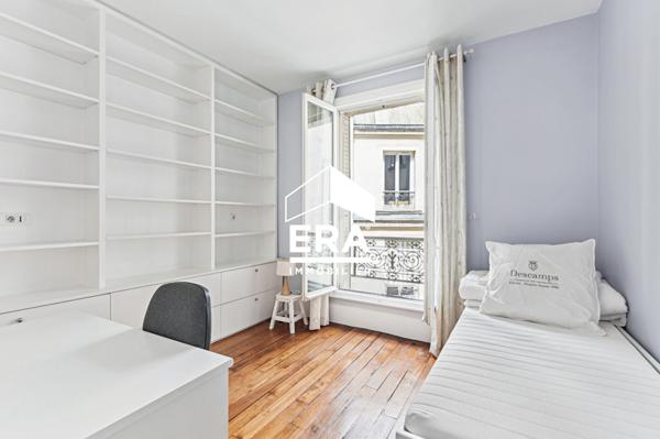 Appartement Paris 4 pièce(s) 111.66 m2