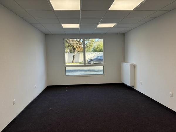 25,7 M² DE CONFORT ET DE LUMINOSITÉ – VOTRE PROCHAIN BUREAU EST ICI !