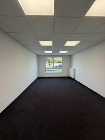 25,7 M² DE CONFORT ET DE LUMINOSITÉ – VOTRE PROCHAIN BUREAU EST ICI !