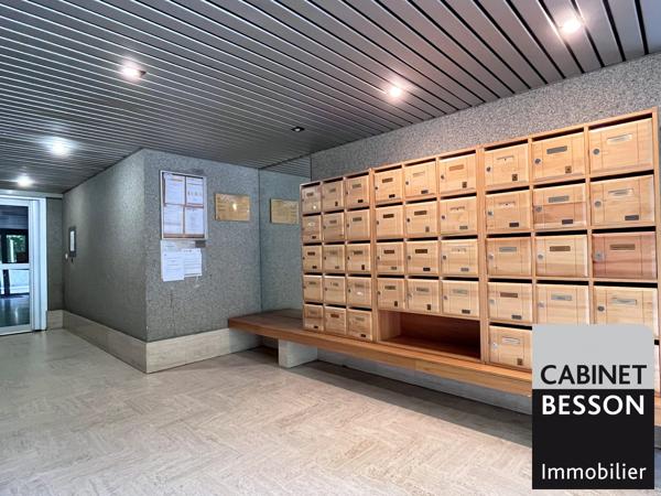 GRENOBLE EUROPOLE / GARE - 2 pièces de 49m² au 5ème étage - Ascenseur - Ravalement voté et payé *** EXCLUSIVITÉ *** Visite : Xavier MAGNIN 06 89 12 54 61