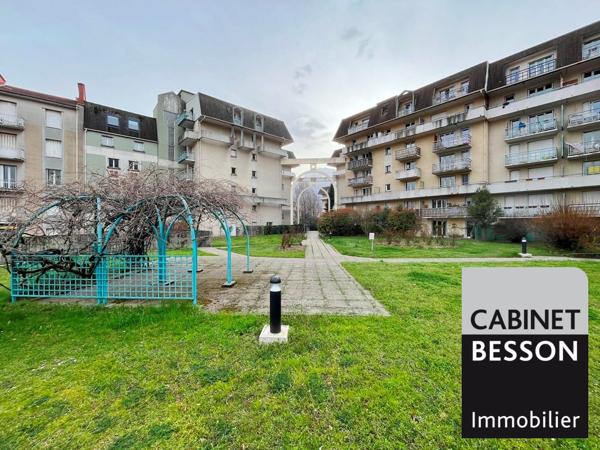 GRENOBLE EUROPOLE / GARE - 2 pièces de 49m² au 5ème étage - Ascenseur - Ravalement voté et payé *** EXCLUSIVITÉ *** Visite : Xavier MAGNIN 06 89 12 54 61