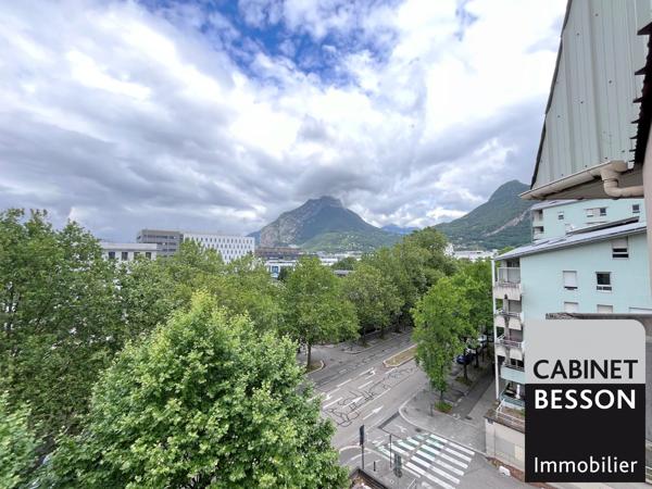 GRENOBLE EUROPOLE / GARE - 2 pièces de 49m² au 5ème étage - Ascenseur - Ravalement voté et payé *** EXCLUSIVITÉ *** Visite : Xavier MAGNIN 06 89 12 54 61
