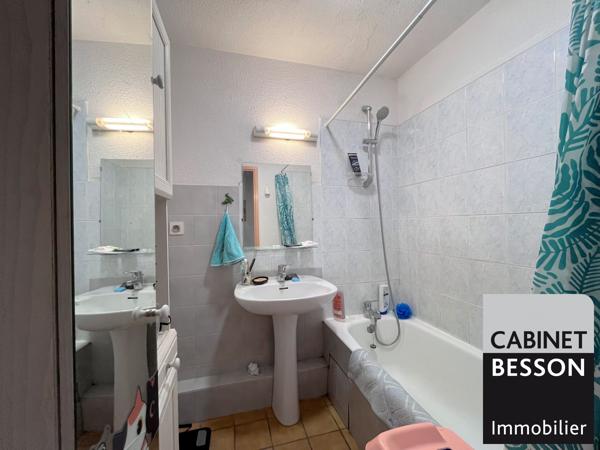 GRENOBLE EUROPOLE / GARE - 2 pièces de 49m² au 5ème étage - Ascenseur - Ravalement voté et payé *** EXCLUSIVITÉ *** Visite : Xavier MAGNIN 06 89 12 54 61