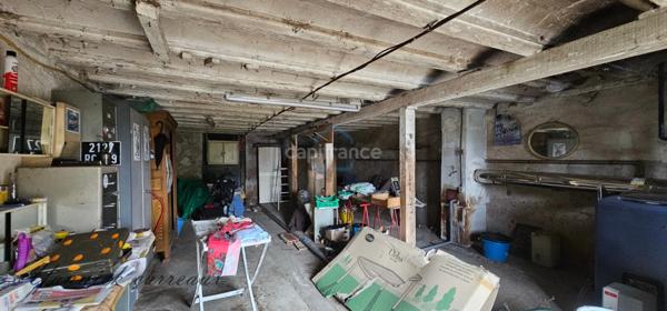 Ancienne ferme à rénover sur près de 6000 m² de terrain – sans vis-à-vis