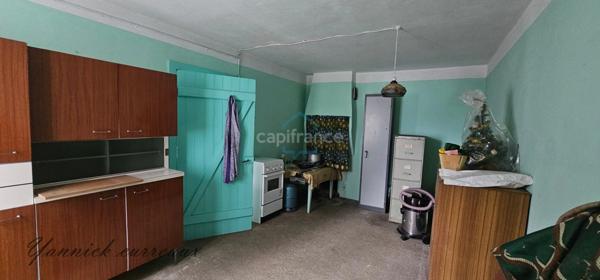 Ancienne ferme à rénover sur près de 6000 m² de terrain – sans vis-à-vis