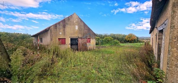 Ancienne ferme à rénover sur près de 6000 m² de terrain – sans vis-à-vis
