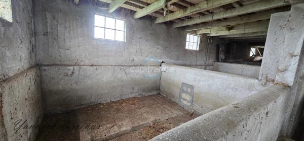 Ancienne ferme à rénover sur près de 6000 m² de terrain – sans vis-à-vis