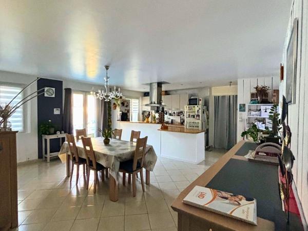 Maison familiale au cœur de Lorgues au calme en fond d’impasse