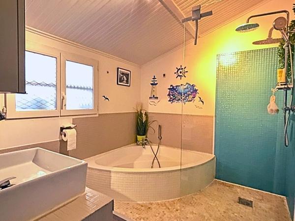 Maison familiale au cœur de Lorgues au calme en fond d’impasse