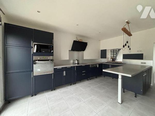 EXCLUSIVITÉ - La Gorgue

Découvrez cette maison semi mitoyenne située en pleine campagne de L...