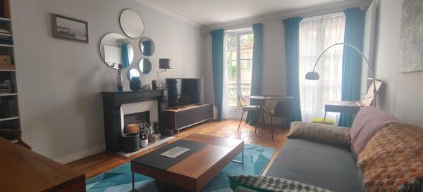 Rue Bichat – Charmant 2 pièces traversant de 43 m²
