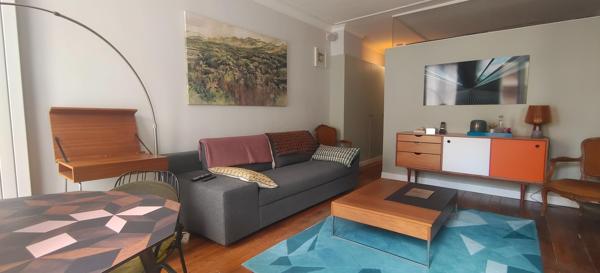 Rue Bichat – Charmant 2 pièces traversant de 43 m²