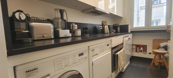Rue Bichat – Charmant 2 pièces traversant de 43 m²