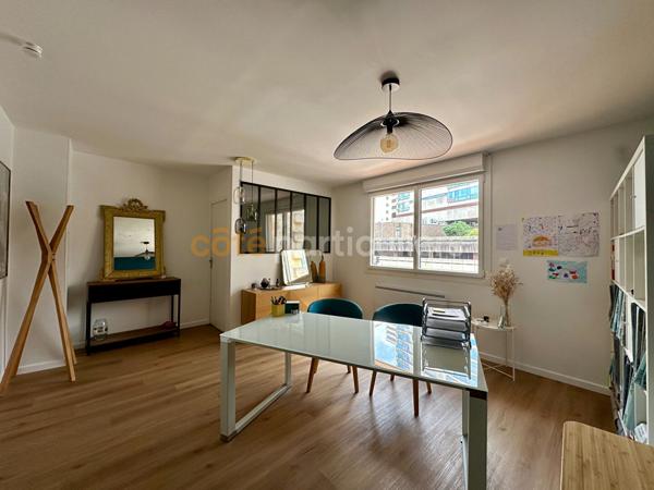Location
                Bureaux56 m² - BORDEAUX (33000)