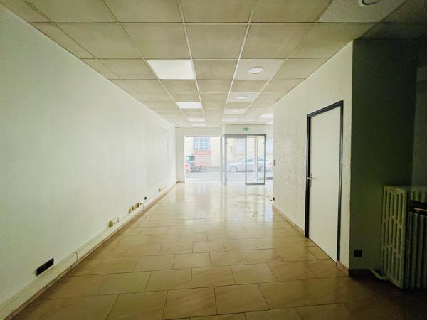 A LOUER - COMMERCE/BUREAUX - COMPIEGNE - 110M2