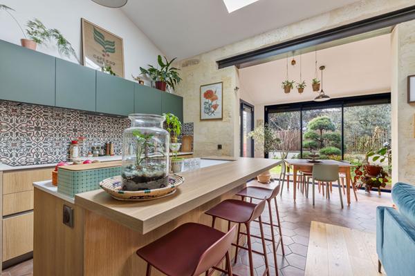 BEGLES PROCHE TRAMWAY MAISON 3- 4 pièces rénovée