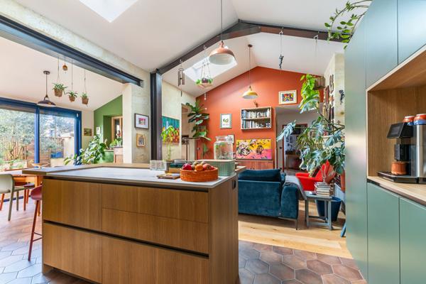 BEGLES PROCHE TRAMWAY MAISON 3- 4 pièces rénovée