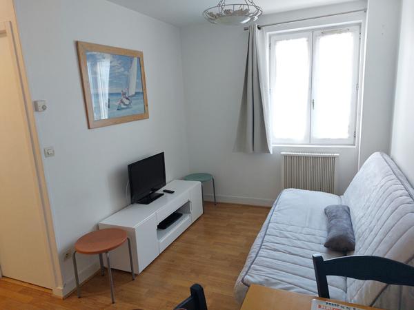 A LOUER APPARTEMENT 2 PIECES MEUBLE A LA ROCHELLE VIEUX PORT