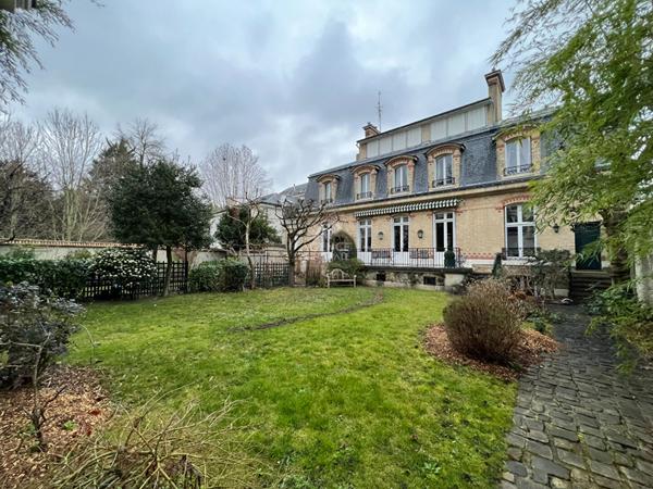 "Versailles Quartier de l'Ermitage" Secteur Hoche - Studio meublé dans propriété privée !

Loyer €900/mois **

- Ref : 13873