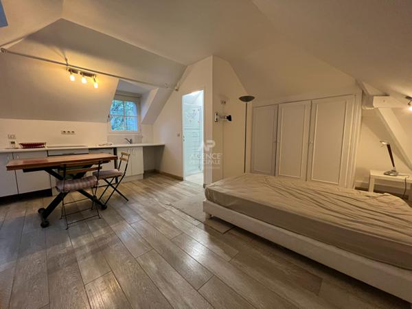 "Versailles Quartier de l'Ermitage" Secteur Hoche - Studio meublé dans propriété privée !

Loyer €900/mois **

- Ref : 13873