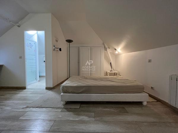 "Versailles Quartier de l'Ermitage" Secteur Hoche - Studio meublé dans propriété privée !

Loyer €900/mois **

- Ref : 13873