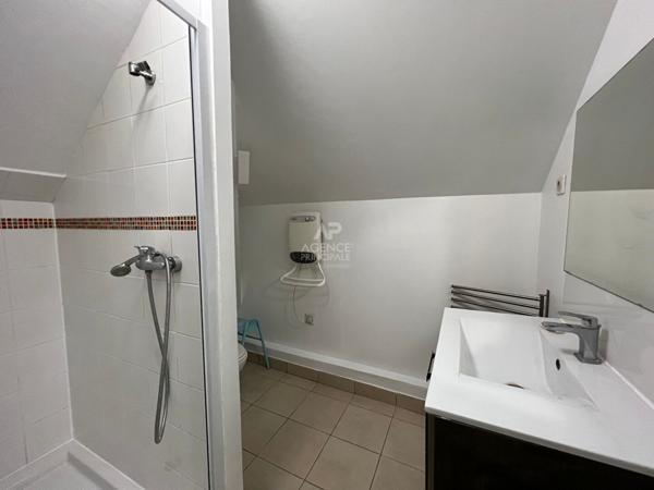 "Versailles Quartier de l'Ermitage" Secteur Hoche - Studio meublé dans propriété privée !

Loyer €900/mois **

- Ref : 13873