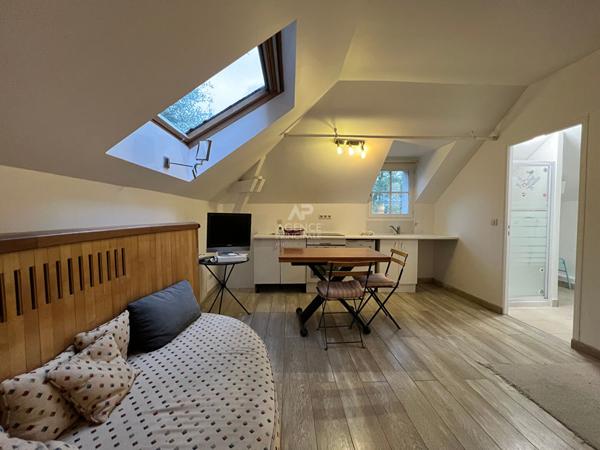 "Versailles Quartier de l'Ermitage" Secteur Hoche - Studio meublé dans propriété privée !

Loyer €900/mois **

- Ref : 13873